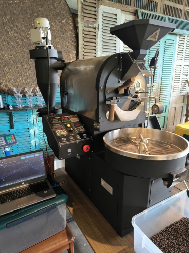 Coffee Roasting at HuyEco Coffee & Culture | From Green Bean to Flavor